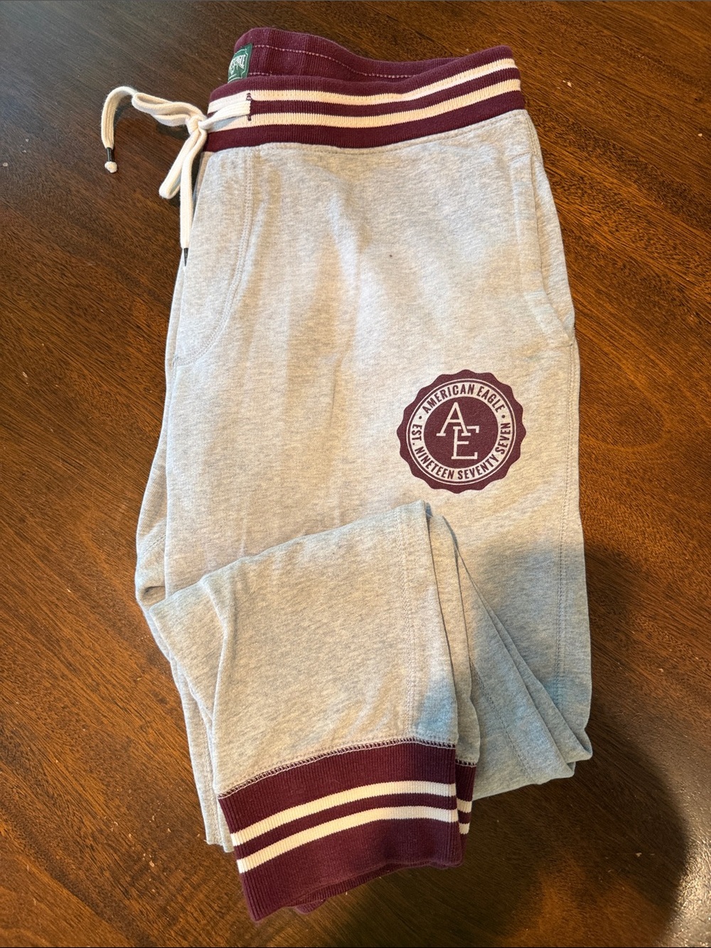 Men’s American Eagle gray jogger sweatpants